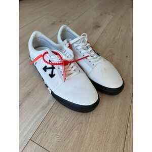 Off-White c/o Virgil Abloh Vulc Low Top Sneakers White Black Arrow Diagonal 13